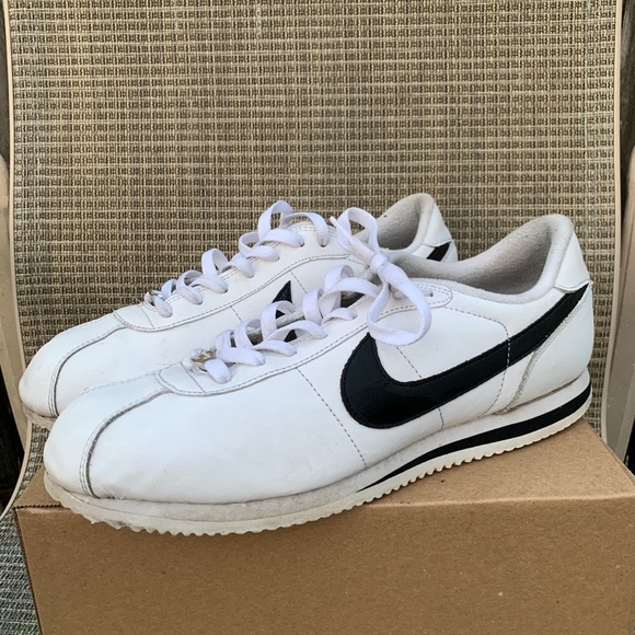 Nike Cortez Basic Leather Black White On Foot Nike Cortez Basic Leather Black White On Foot